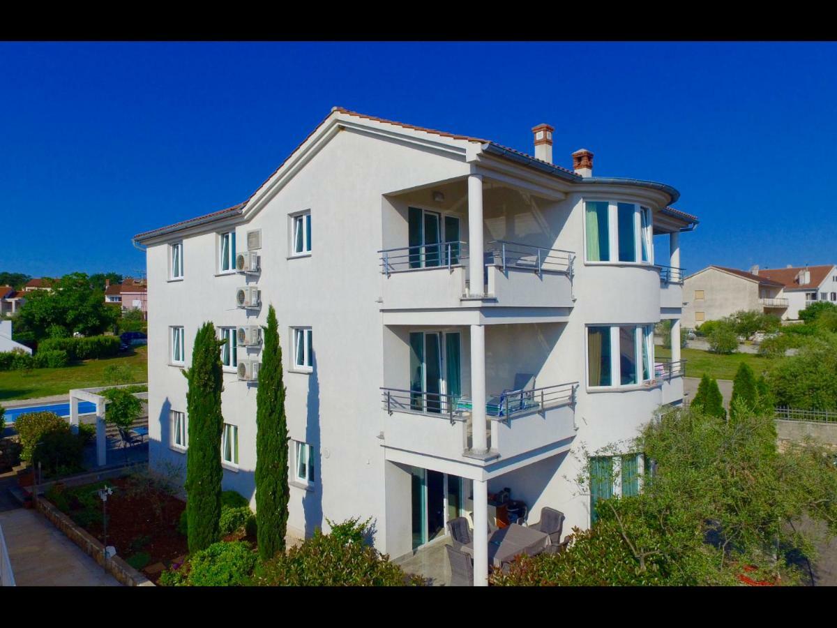 Apartments Kovacic Malinska Exterior foto